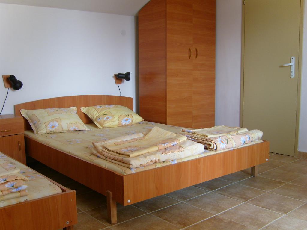 Sotirovi Guest Rooms צ'רנומורץ מראה חיצוני תמונה